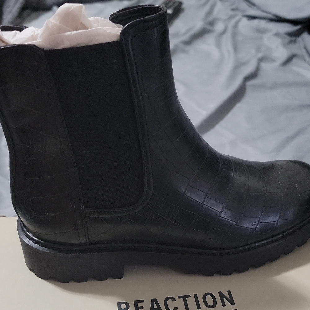 Women's Black Chelsea Boots